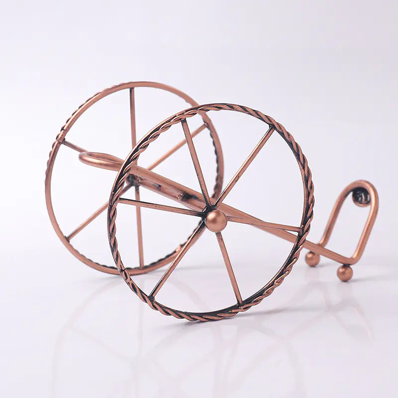 Portabottiglie in ferro con design a forma di ruote di cannone per esposizione