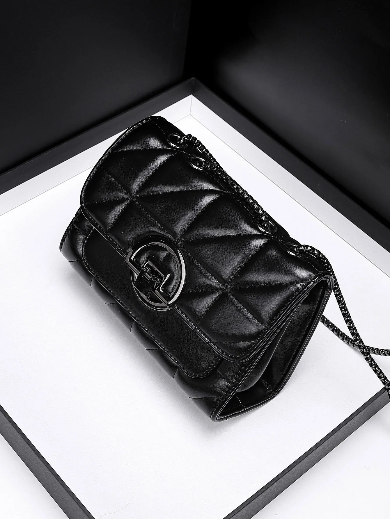 Nuova borsa a tracolla "MINI BELLA", versatile per l’autunno e l’inverno