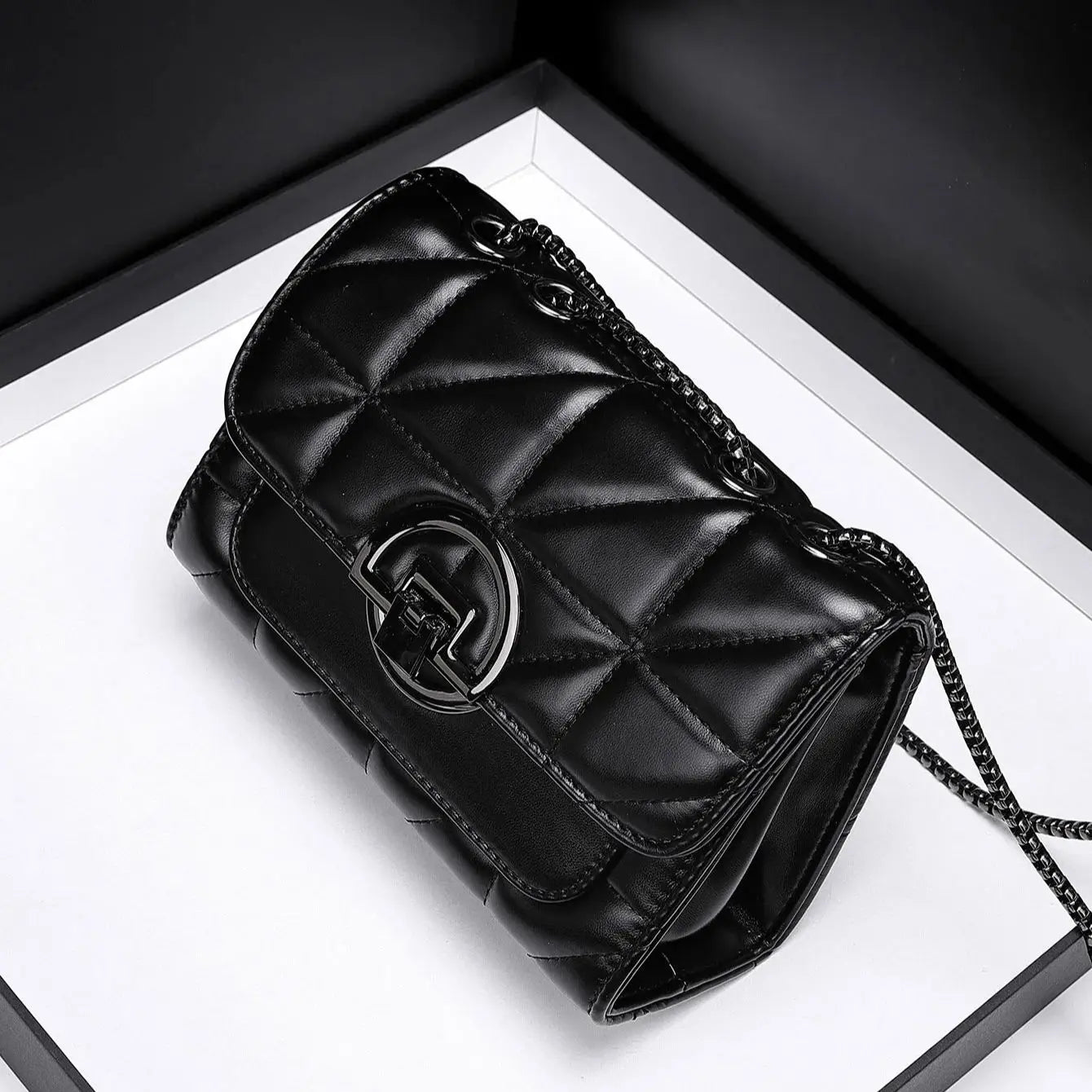 Nuova borsa a tracolla "MINI BELLA", versatile per l’autunno e l’inverno