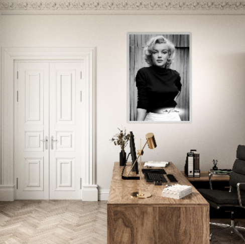 Marilyn Monroe (Collezione Personaggi Famosi / Cinema) con cornice in legno pregiato di vari colori