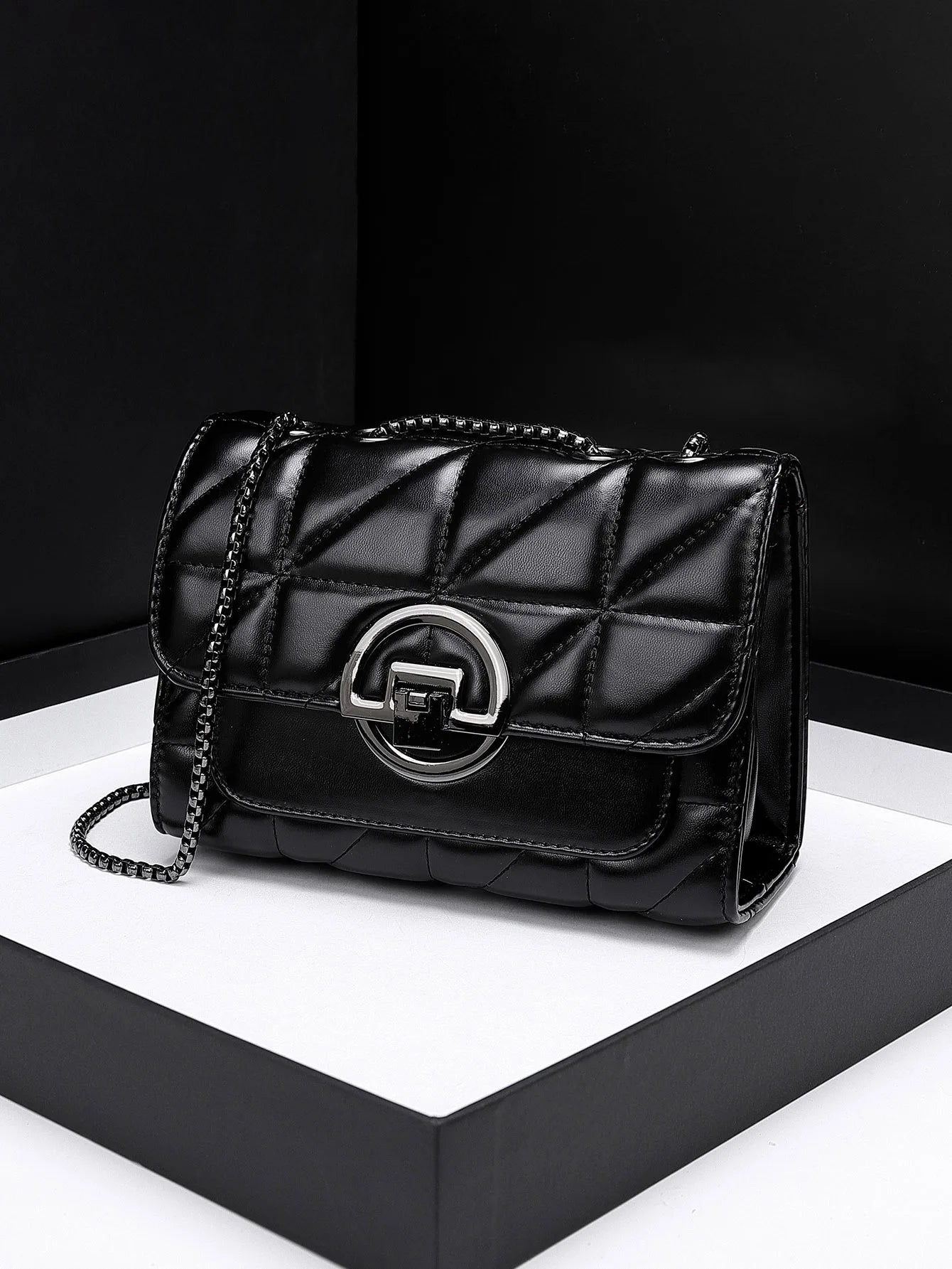 Nuova borsa a tracolla "MINI BELLA", versatile per l’autunno e l’inverno